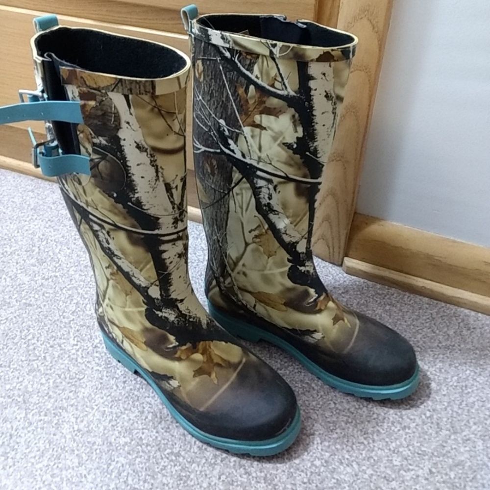 Camo rubber boots